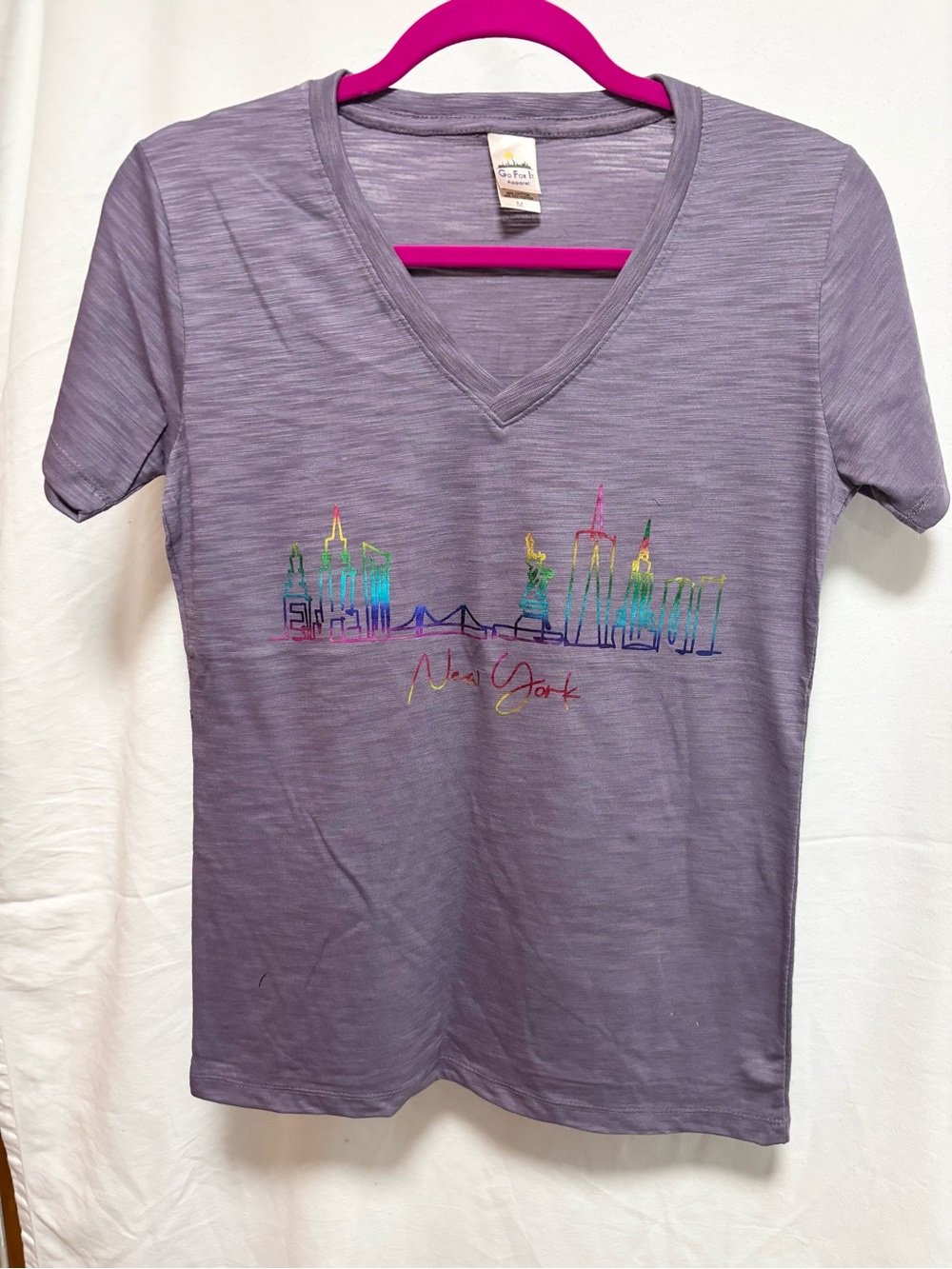 New York Skyline V-Neck Tee in Lavender